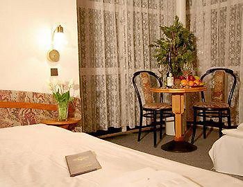 Hotel Tuchlovice Luaran gambar